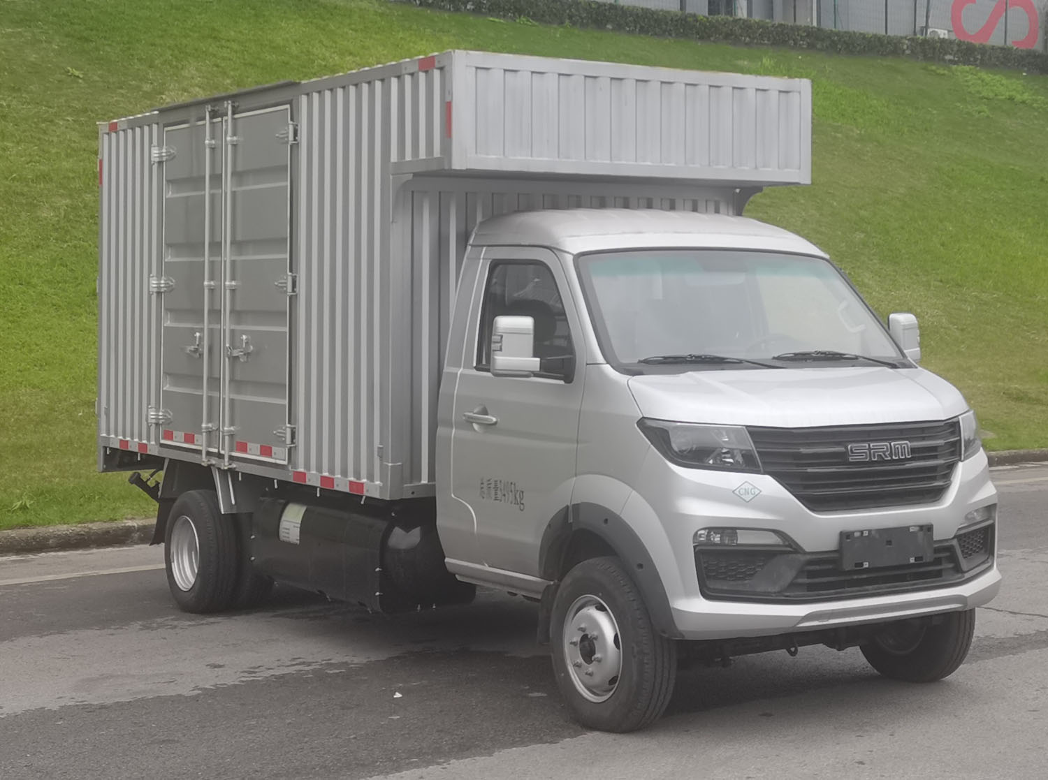 鑫源牌JKC5034XXYD6X3CNG厢式运输车