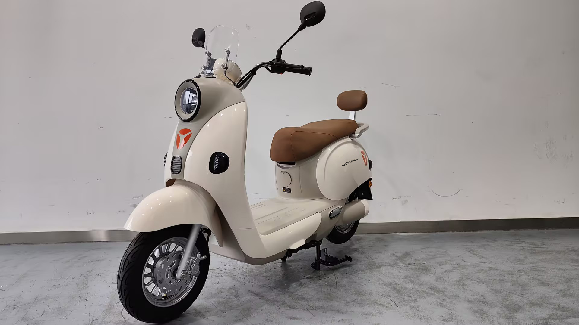 YD1200DT-66D 雅迪牌纯电动前盘式后盘式/鼓式电动两轮摩托车图片