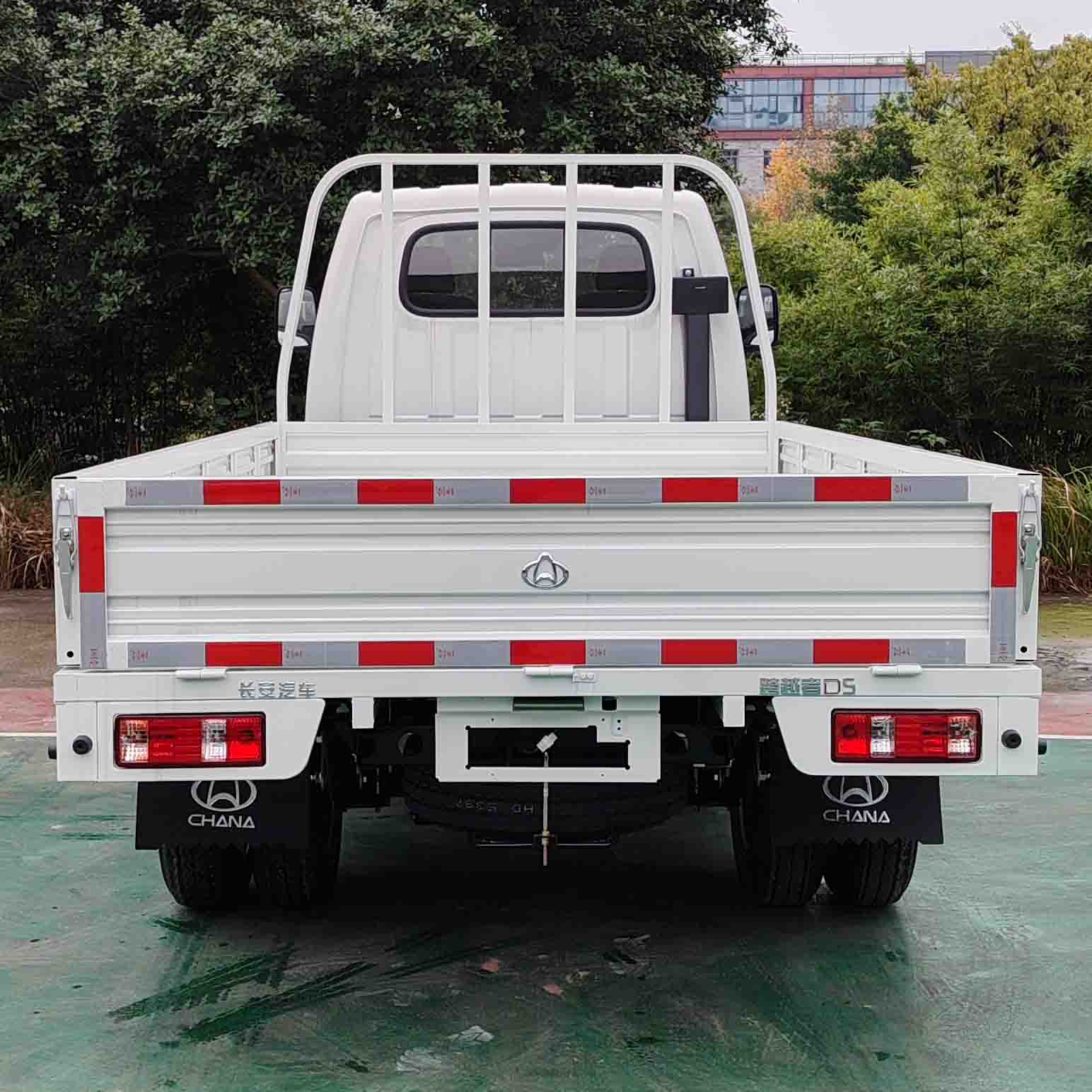 CKS1032D5DD6B2 长安牌122马力单桥汽油3.4米国六载货汽车图片