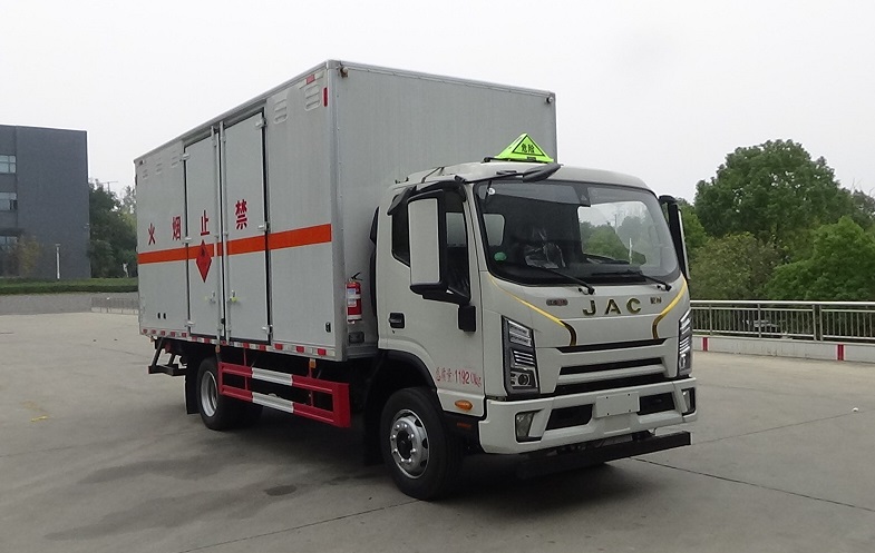 程力威牌CLW5123XRQCDP易燃气体厢式运输车