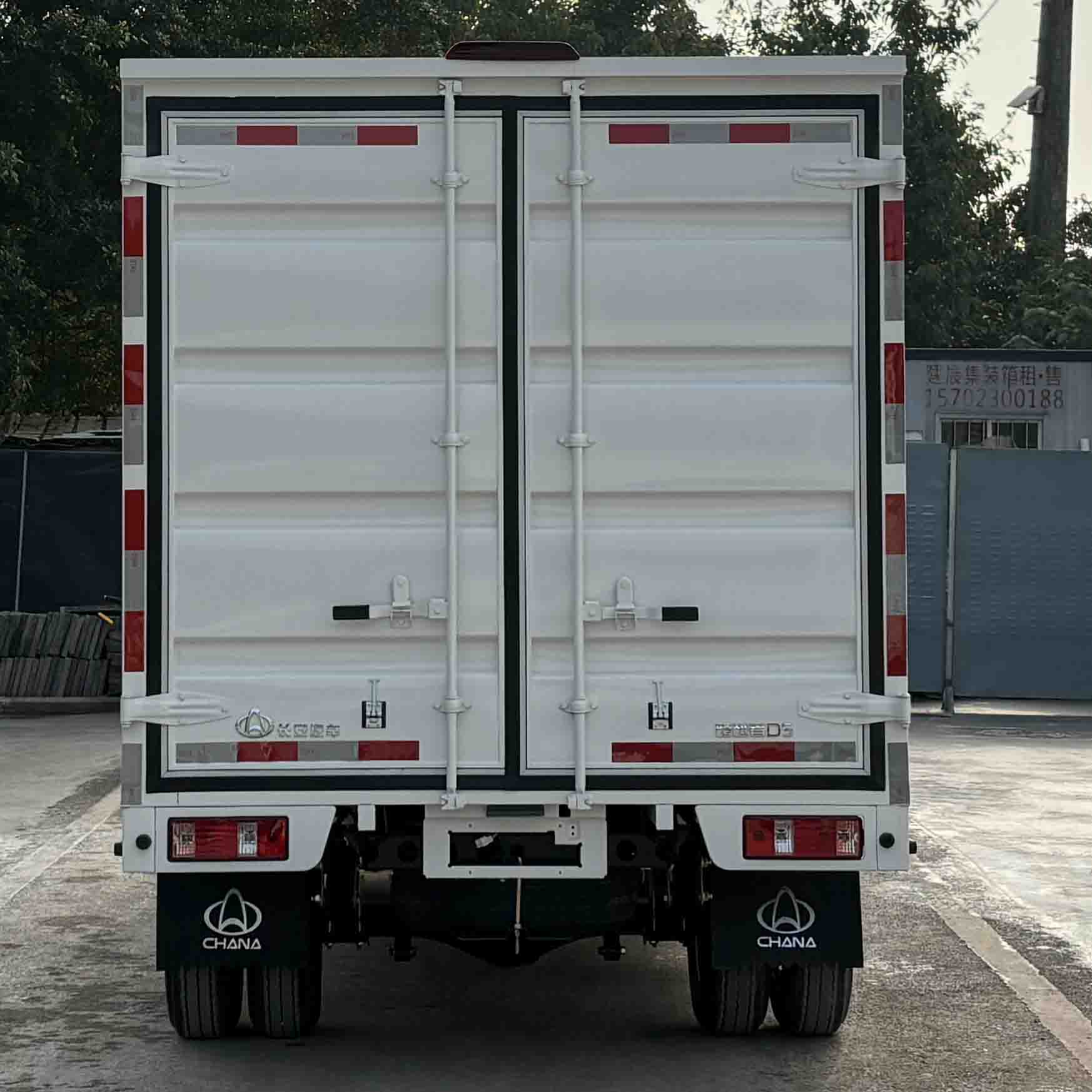 长安牌CKS5032XXYD5DD6B1厢式运输车公告图片
