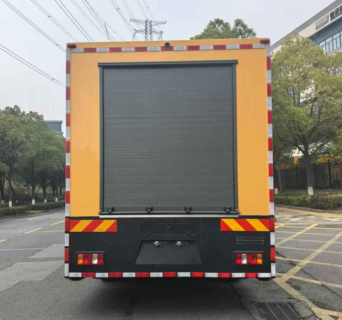大流量排水抢险车图片