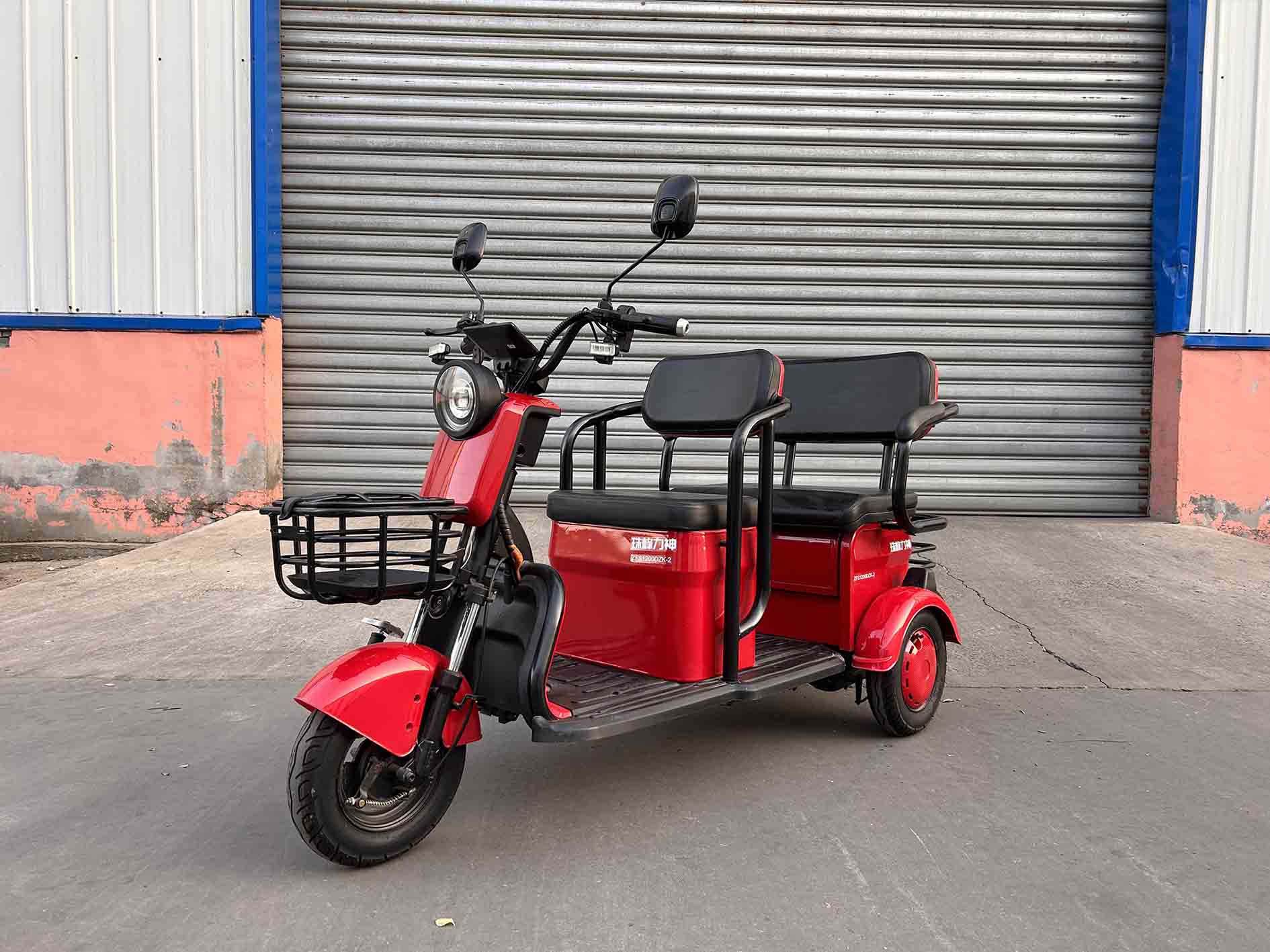 电动正三轮摩托车
