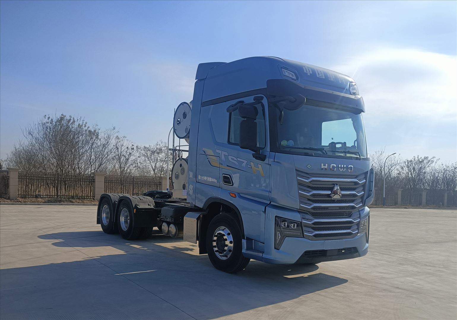 豪沃牌 630马力 牵引汽车(ZZ4257V484KF1LT)
