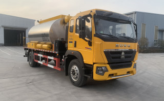 鸿天牛牌HTN5183GLQ沥青洒布车