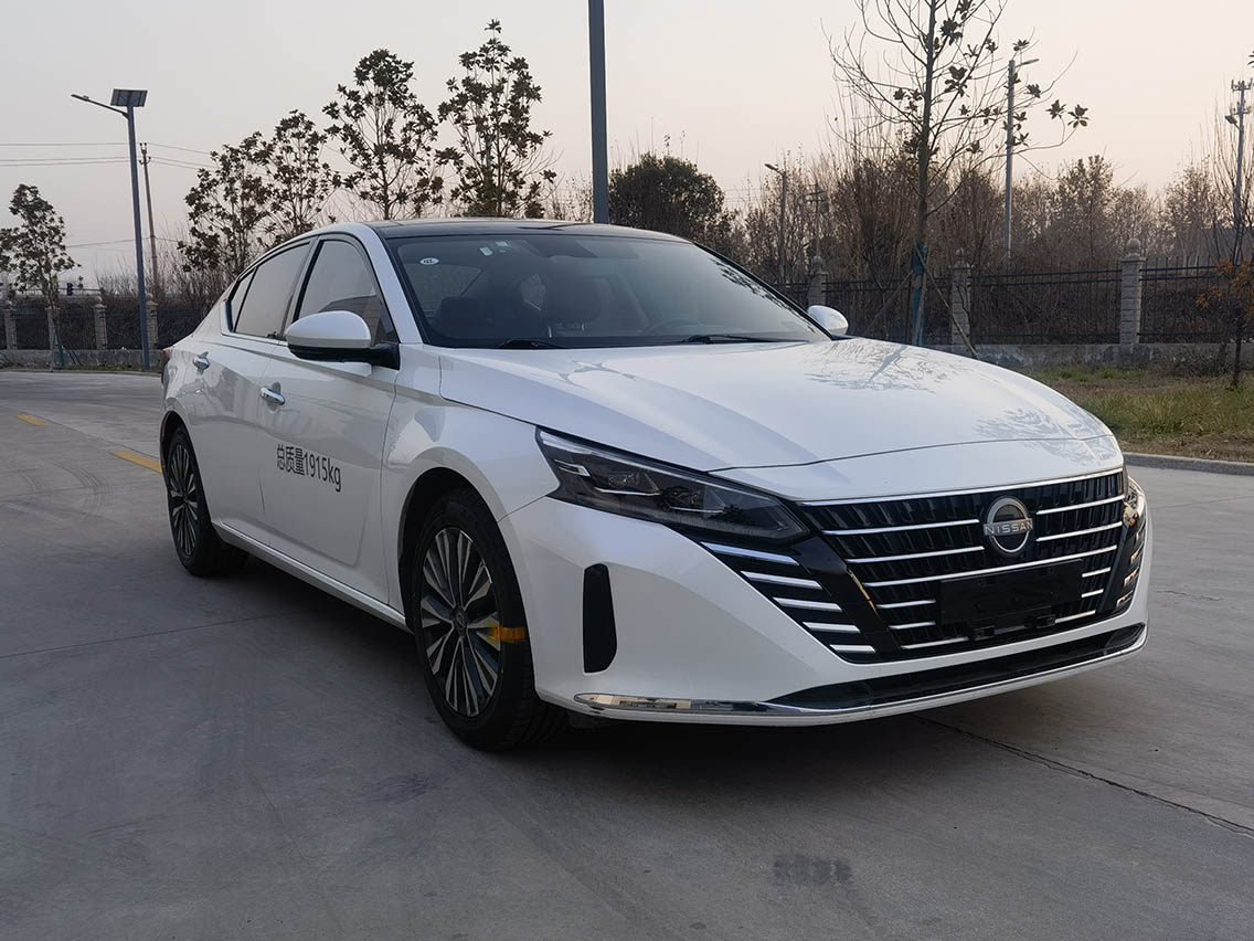 朗宸牌LLC5021XGJ工具车