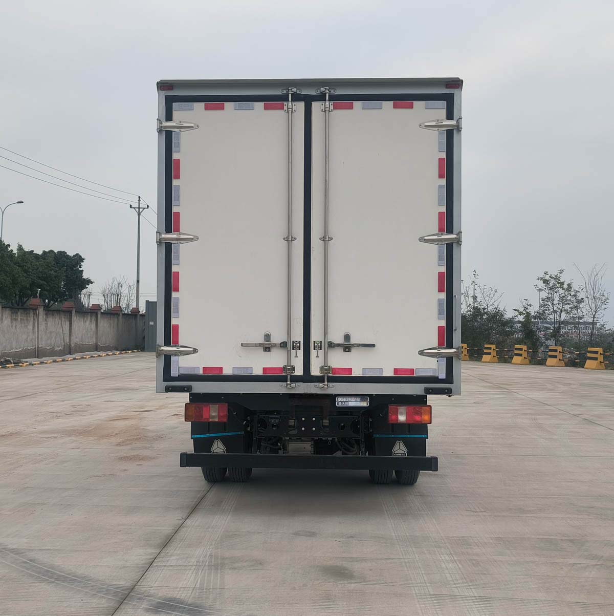 豪沃牌ZZ5047XLCK3414Z145BEVD4纯电动冷藏车公告图片