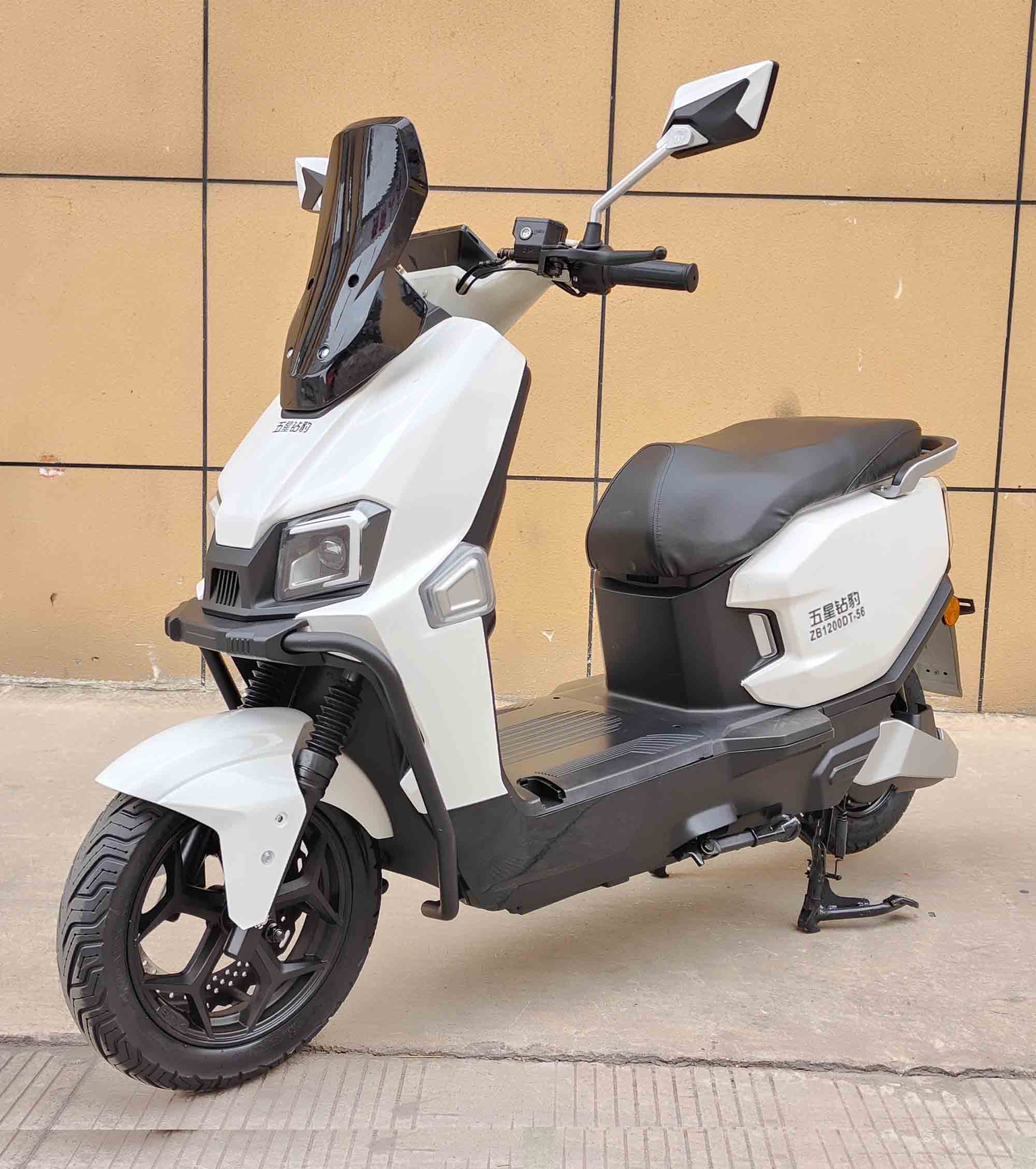 电动两轮摩托车