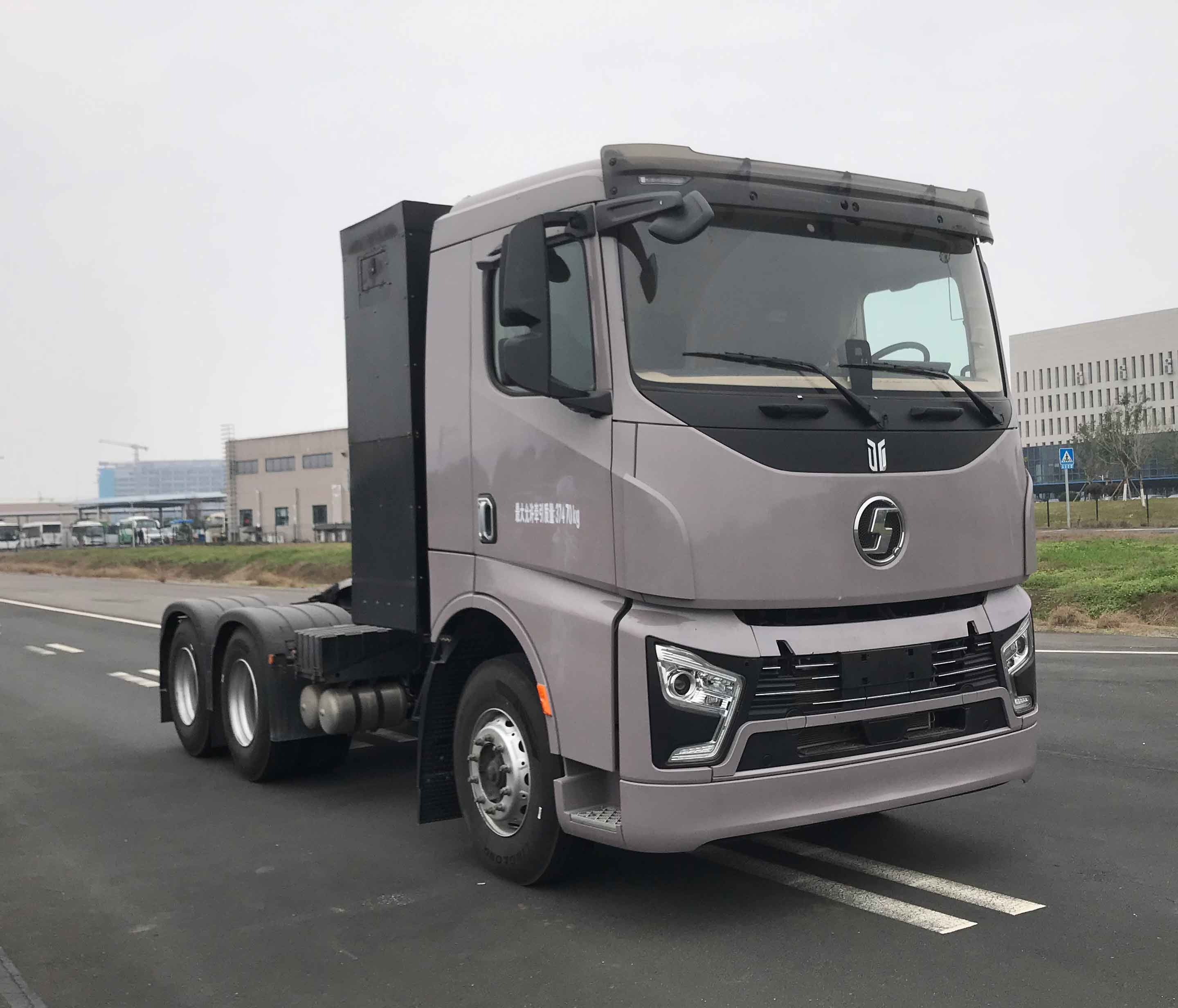 陕汽牌 748马力 纯电动牵引汽车(SX42575F4XBEVF1L)