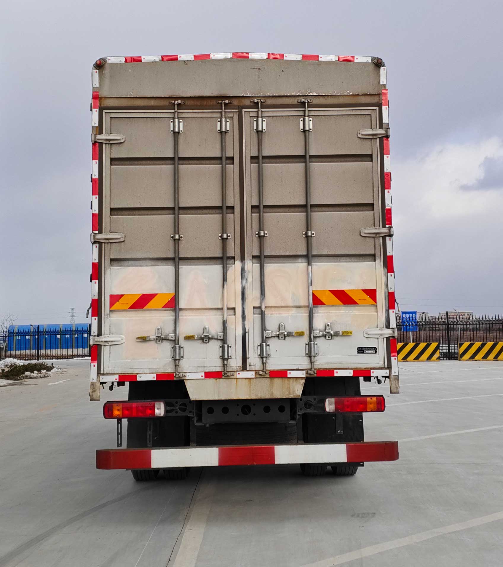 歐曼牌BJ5161CCYY6AAM-01倉柵式運輸車公告圖片