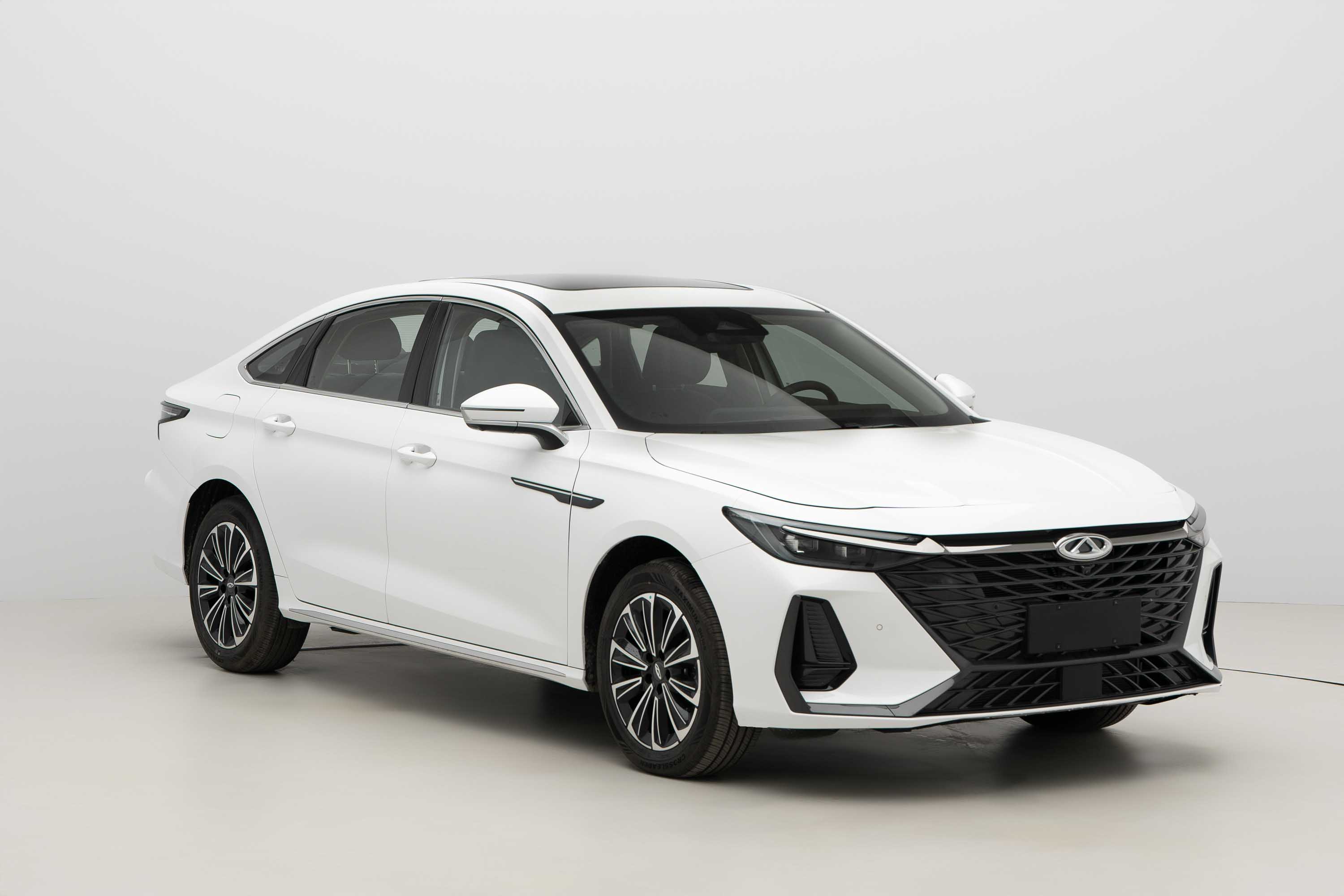 奇瑞牌SQR7152CHEVM1E4型插电式混合动力轿车