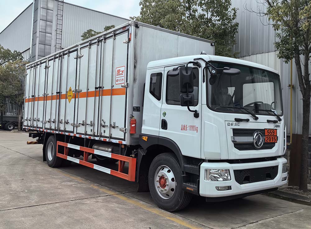 楚飞牌CLQ5180XYW6E氧化性物品厢式运输车公告图片