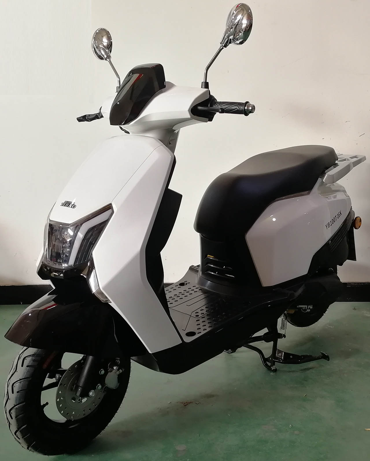 两轮摩托车