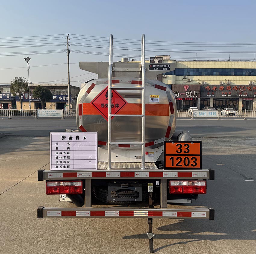 专力牌ZLC5045GJYEQ6L加油车公告图片