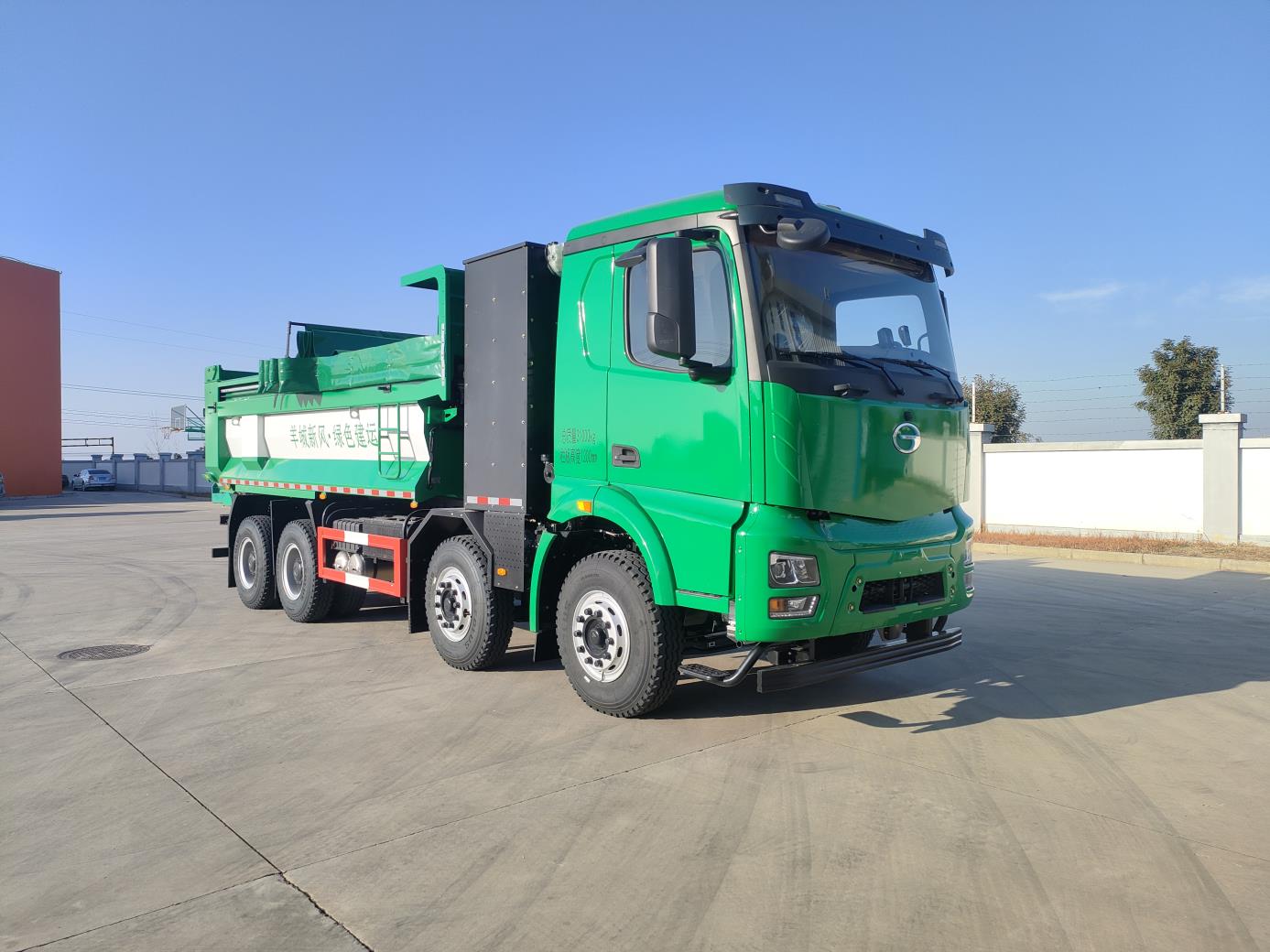 YC3311FYTBEV 广汽牌571马力前四后八纯电动5.6米纯电动自卸汽车图片