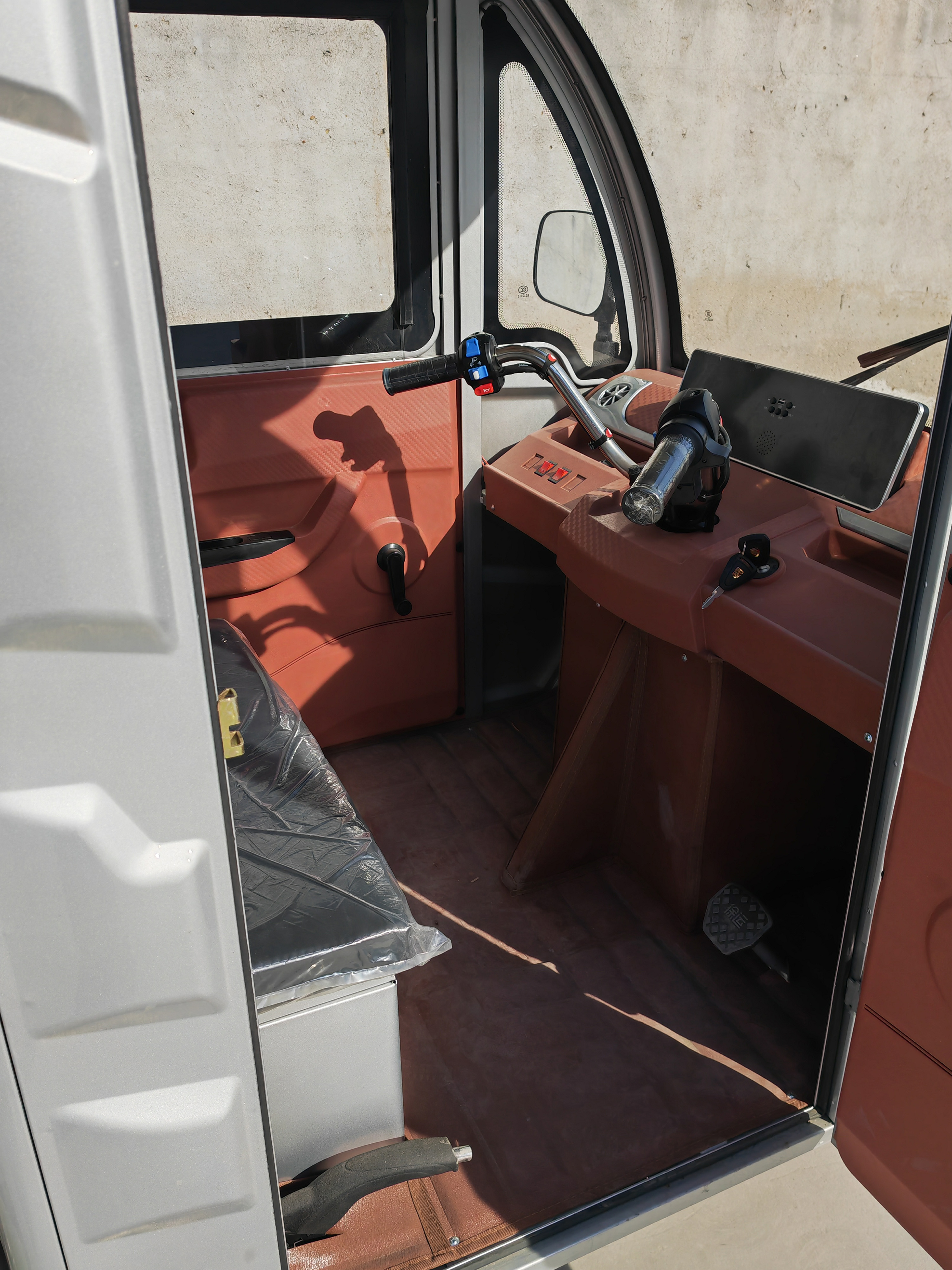 RT1200DZH-5K 荣腾牌纯电动前鼓式后鼓式电动正三轮摩托车图片