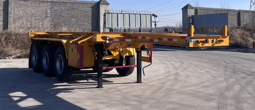 凌宇达牌9米31.7吨3轴集装箱运输半挂车(WHC9360TJZ20)