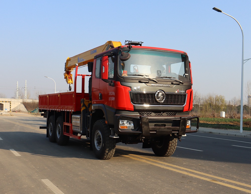 中汽力威牌HLW5251TSMSX6起重运输沙漠车