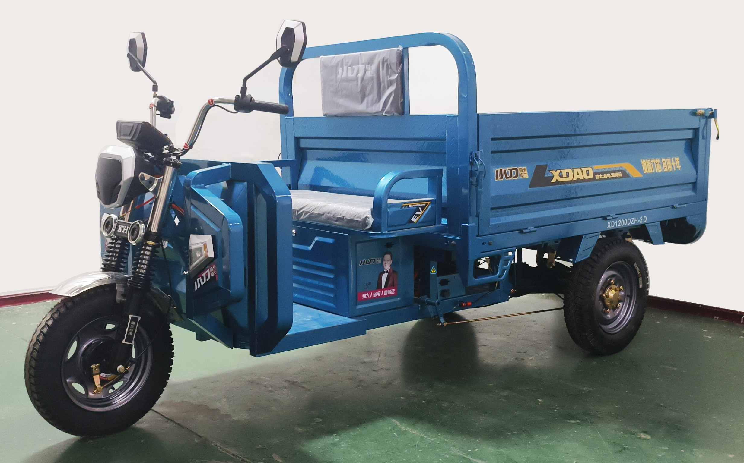 电动正三轮摩托车