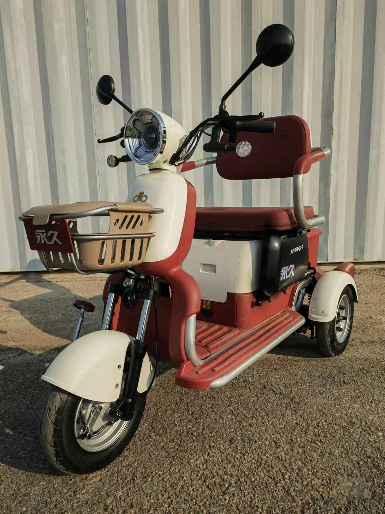 电动正三轮轻便摩托车