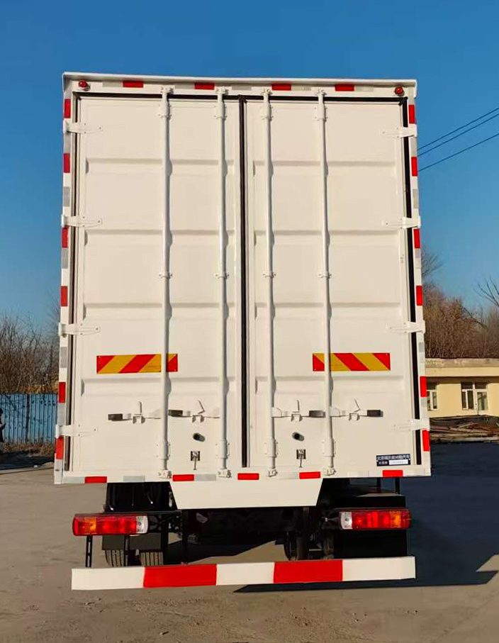 歐曼牌BJ5161XXYY6AAM-01廂式運(yùn)輸車公告圖片