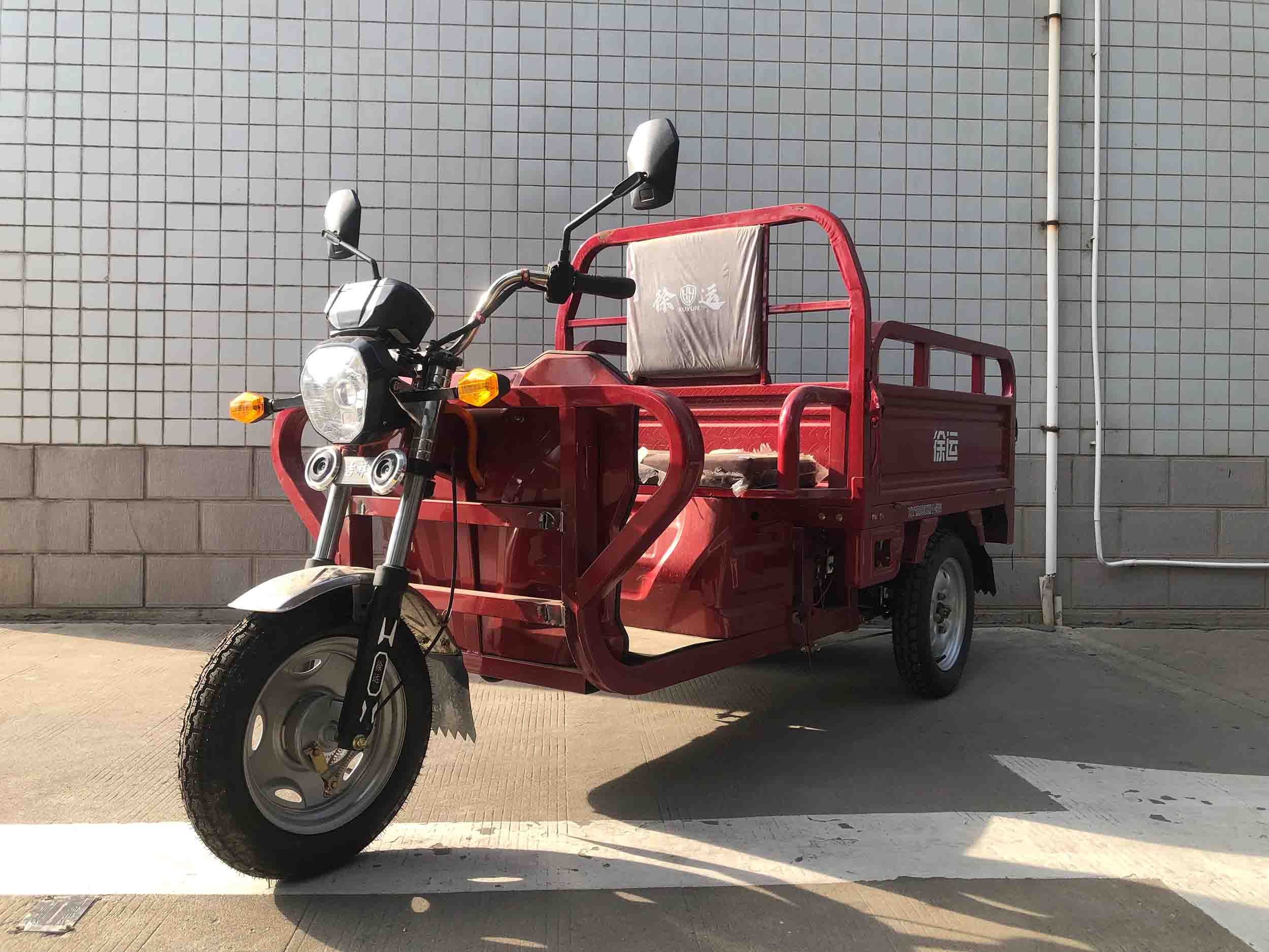 电动正三轮摩托车
