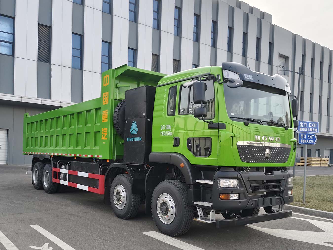 豪沃牌 666马力 纯电动自卸汽车(ZZ3317Y526GZ1BEV6A)