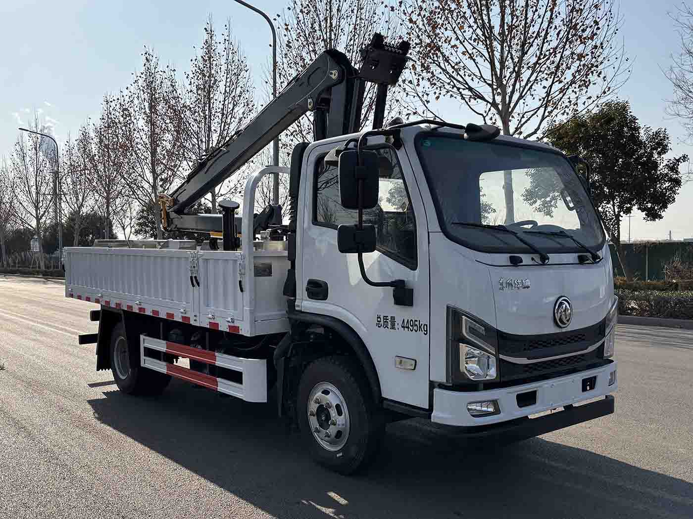 鸿昇久邦牌JBP5040TYHEQ6绿化综合养护车