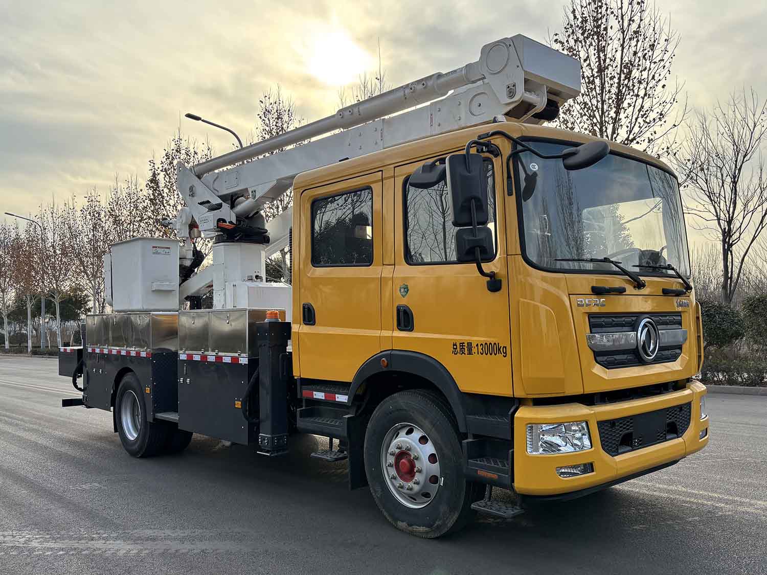 鸿昇久邦牌JBP5130JGKEQ6高空作业车