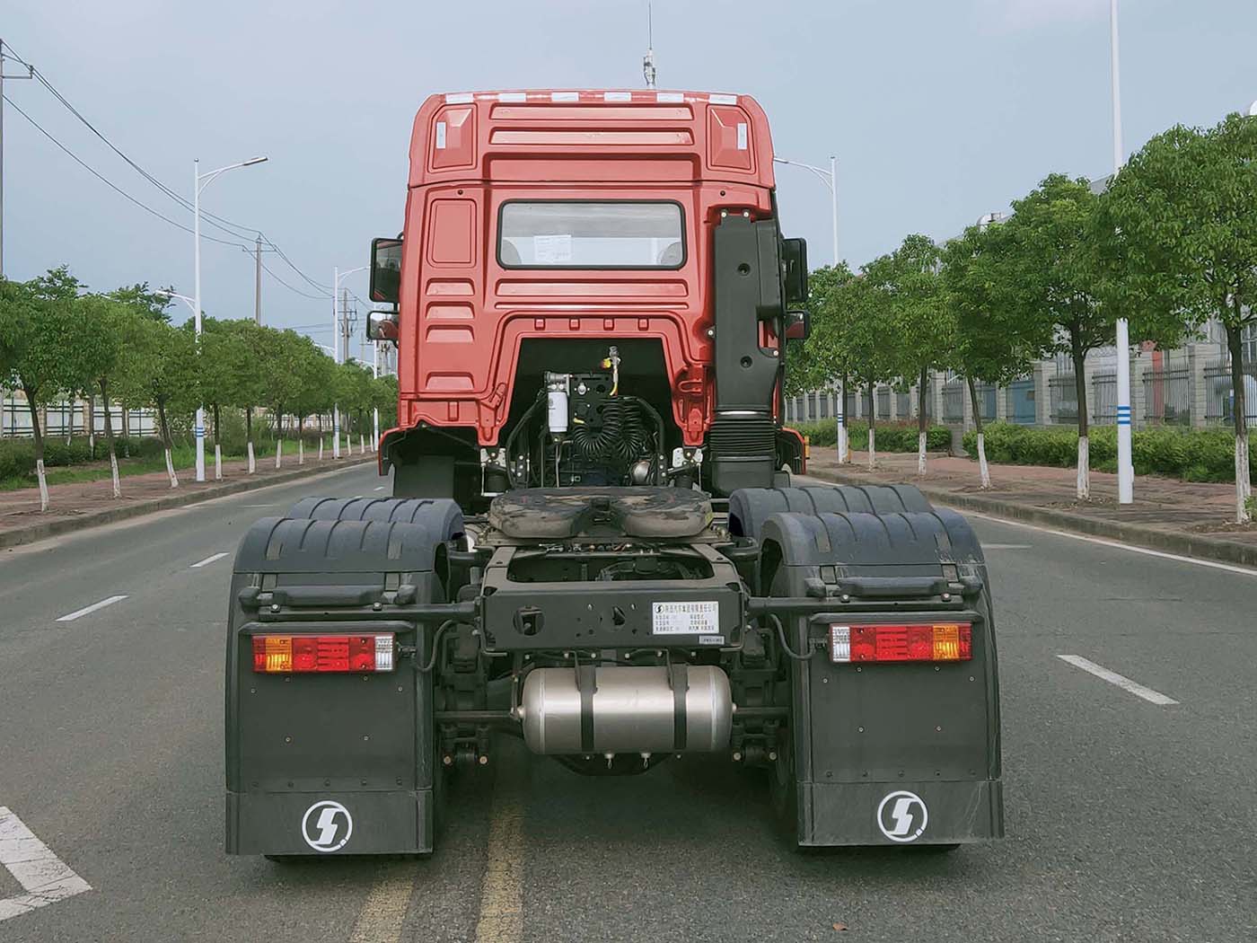 SX4259MD4Q1 陕汽牌430马力后双桥,后八轮柴油国六牵引汽车图片
