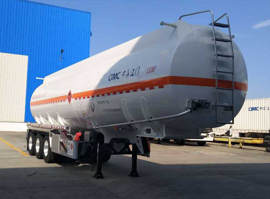 中集牌12.5米33.6吨3轴铝合金运油半挂车(ZJV9403GYYJMA)