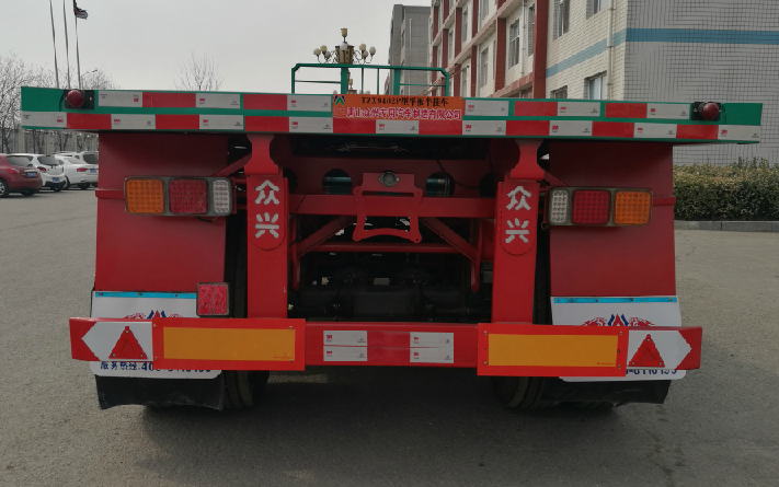 平板半挂车图片