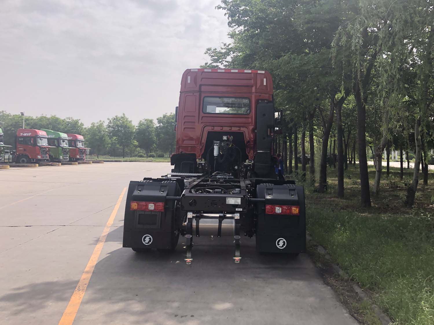 陕汽牌SX4189MC1WQ1危险品牵引汽车公告图片
