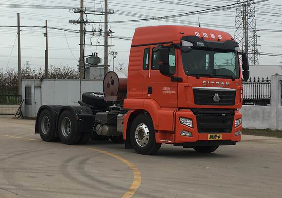 汕德卡牌 484马力 牵引汽车(ZZ4256V384MF1LB)