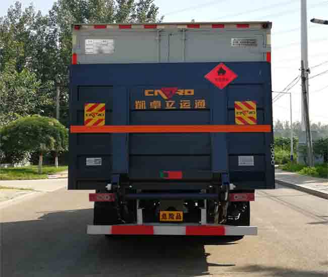 駝馬牌JLC5128XRYFH易燃液體廂式運(yùn)輸車公告圖片