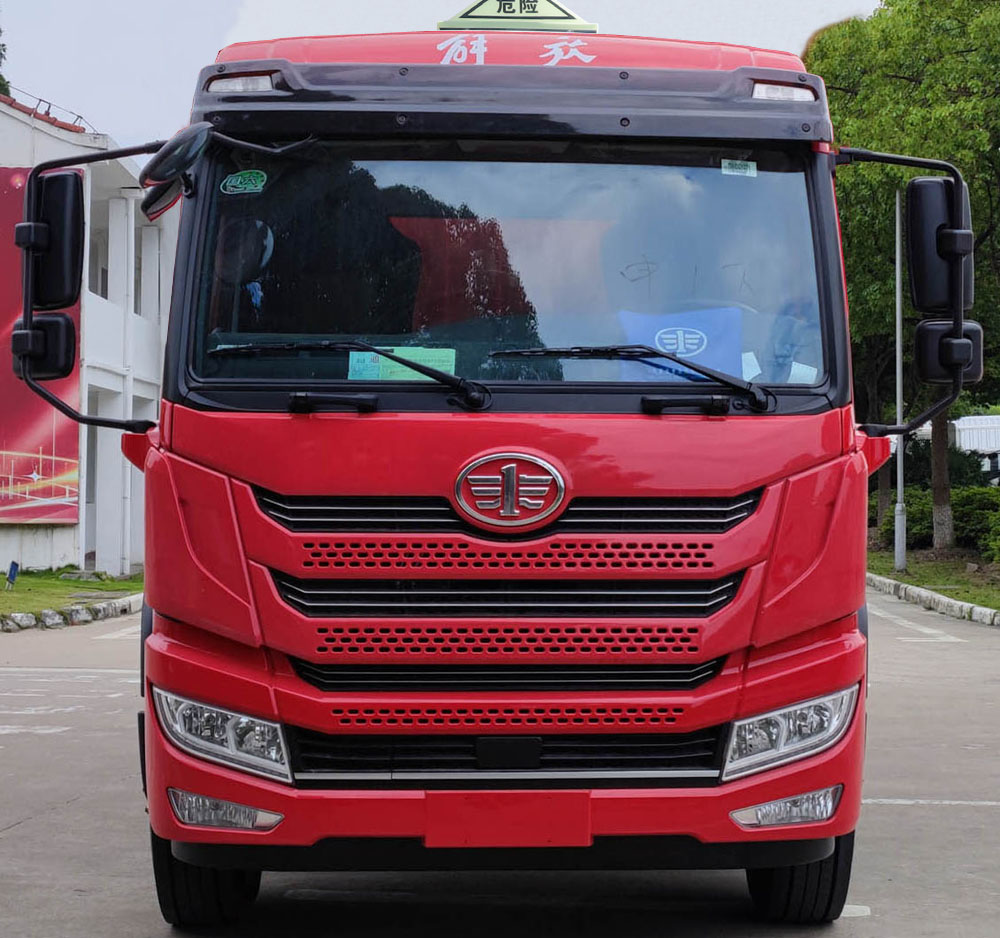 陸平機(jī)器牌LPC5260GYYC6運(yùn)油車公告圖片