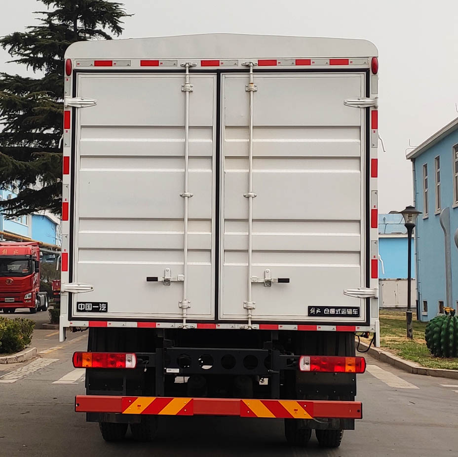 解放牌CA5180CCYP40K62L3E6A85倉柵式運輸車公告圖片