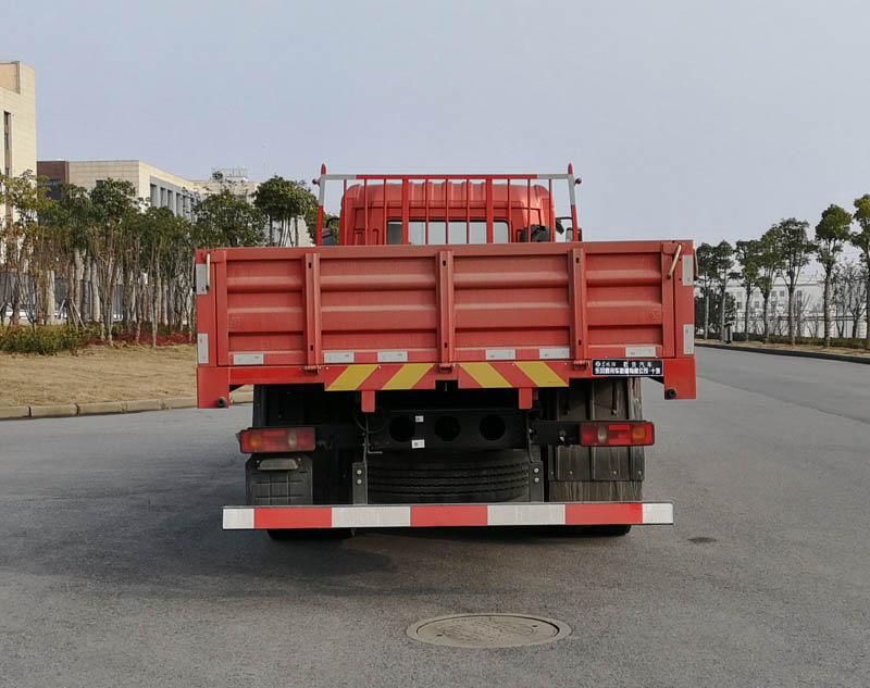 DFV1183GP6D2 东风牌245马力单桥柴油6.8米国六载货汽车图片