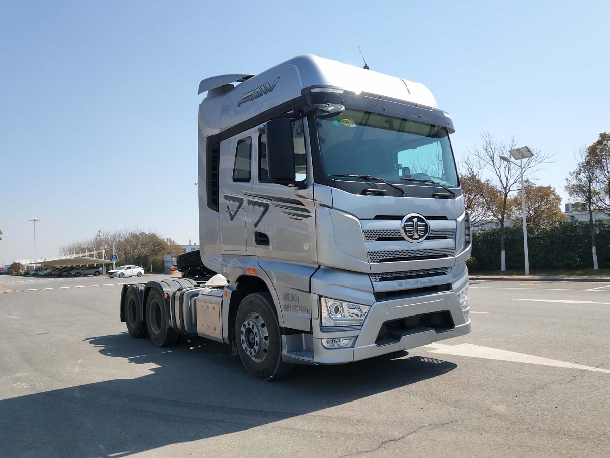 解放牌CA4250P77K24T1E6平头柴油半挂牵引车图片