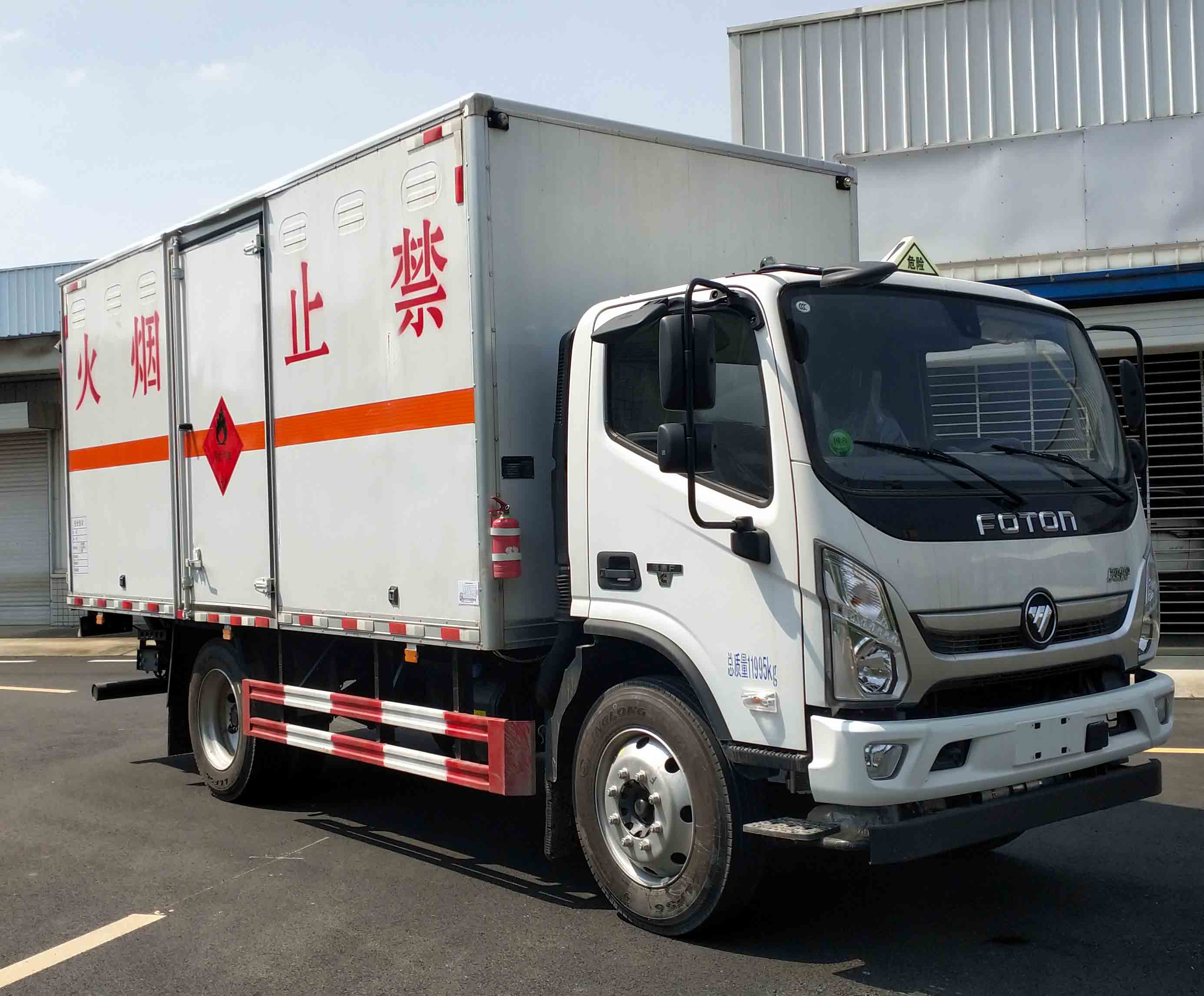 华通牌HCQ5128XRQJEA-FK易燃气体厢式运输车