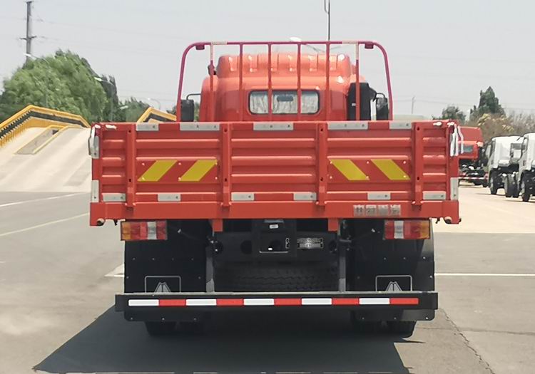 ZZ1167H4515F1B 豪沃牌184马力单桥柴油6.2米国六载货汽车图片
