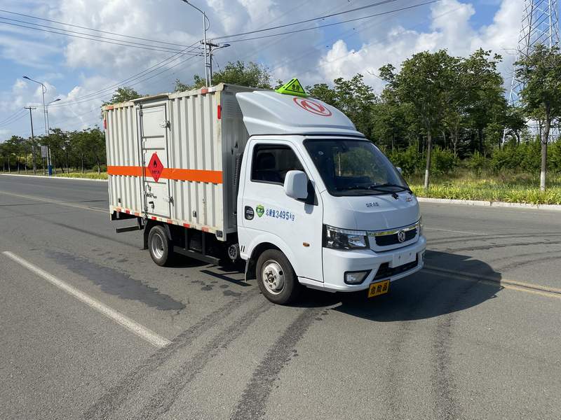 駝馬牌JLC5035XRQGF易燃?xì)怏w廂式運(yùn)輸車公告圖片