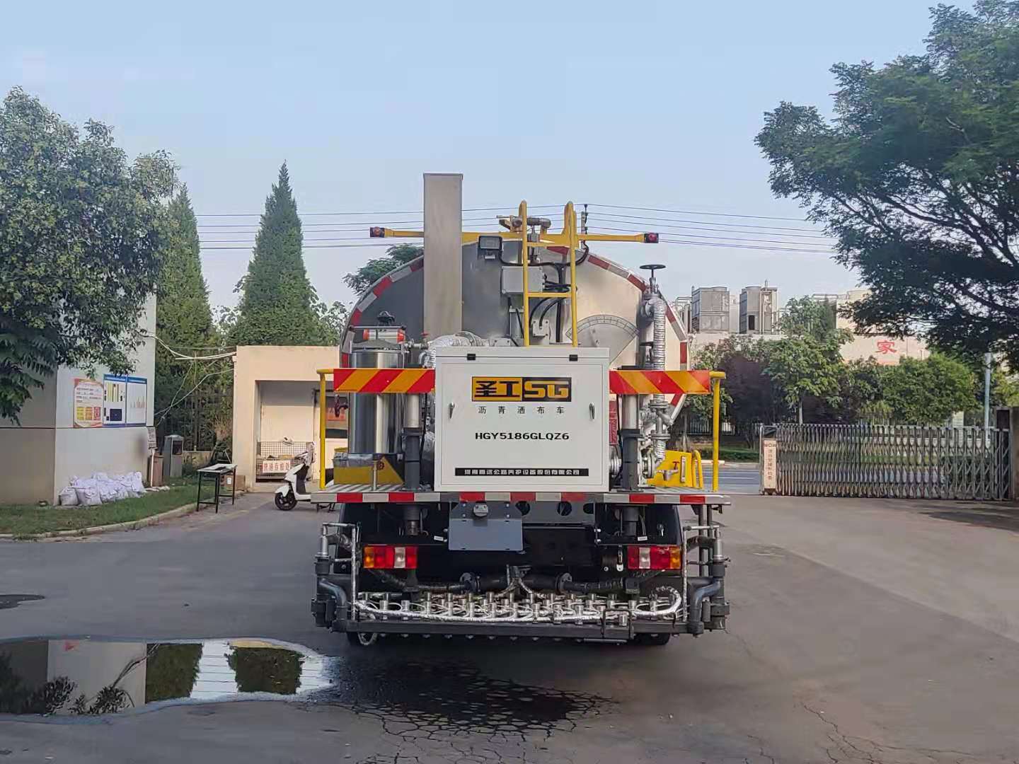 圣工牌HGY5186GLQZ6沥青洒布车公告图片