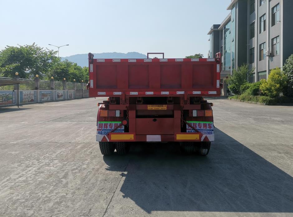 自卸半挂车图片