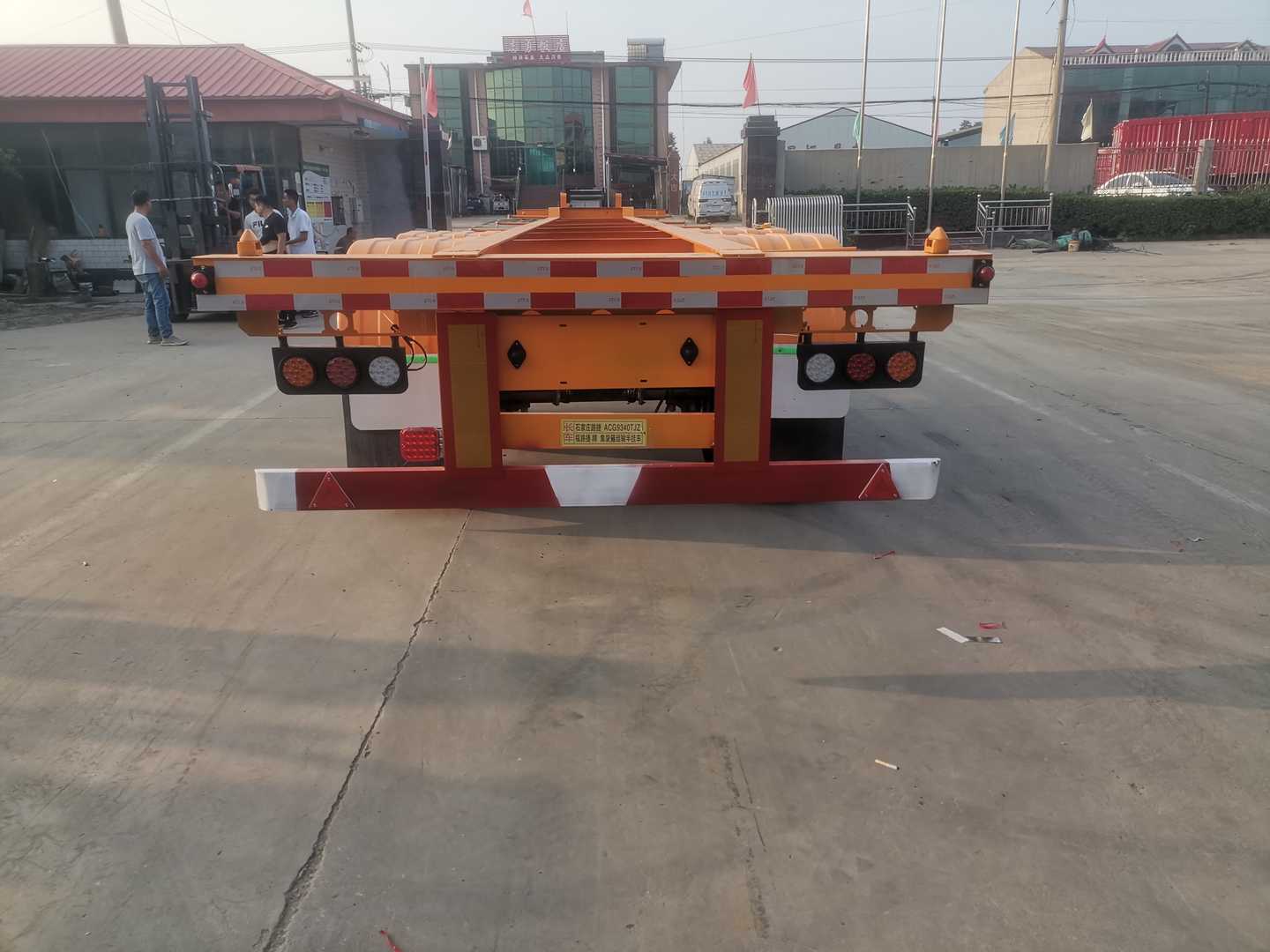 集装箱运输半挂车图片