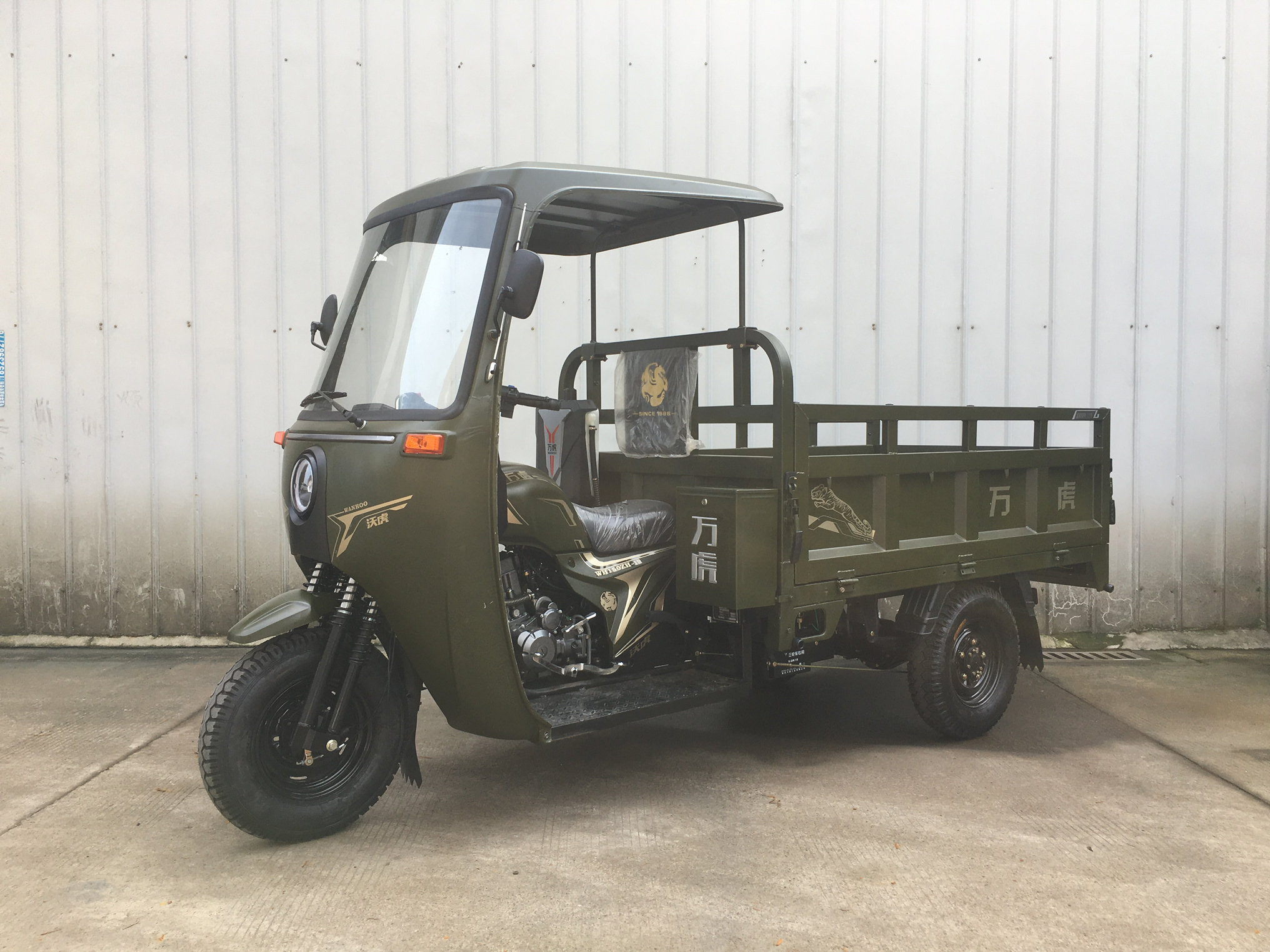 WH150ZH-19 万虎牌149CC汽油前鼓式后鼓式正三轮摩托车图片