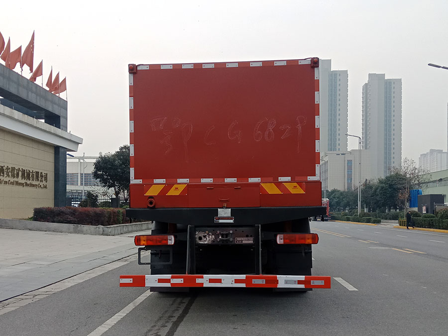 压裂车图片