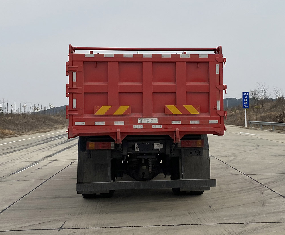 STQ3257L04Y4D6 十通牌220马力前四后四(小三轴)柴油4.5米国六自卸汽车图片