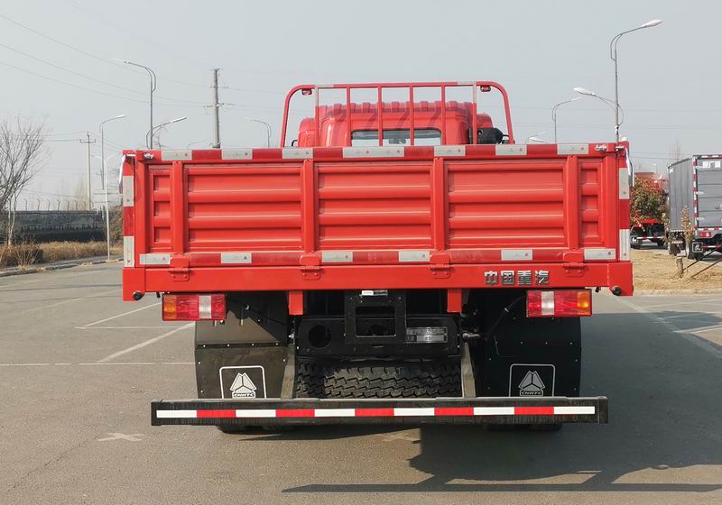 ZZ1127K521DF1 豪沃牌190马力单桥柴油5.8米国六载货汽车图片