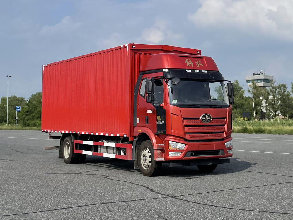 解放牌CA5181XYKP62K1L5E6翼開(kāi)啟廂式車(chē)公告圖片